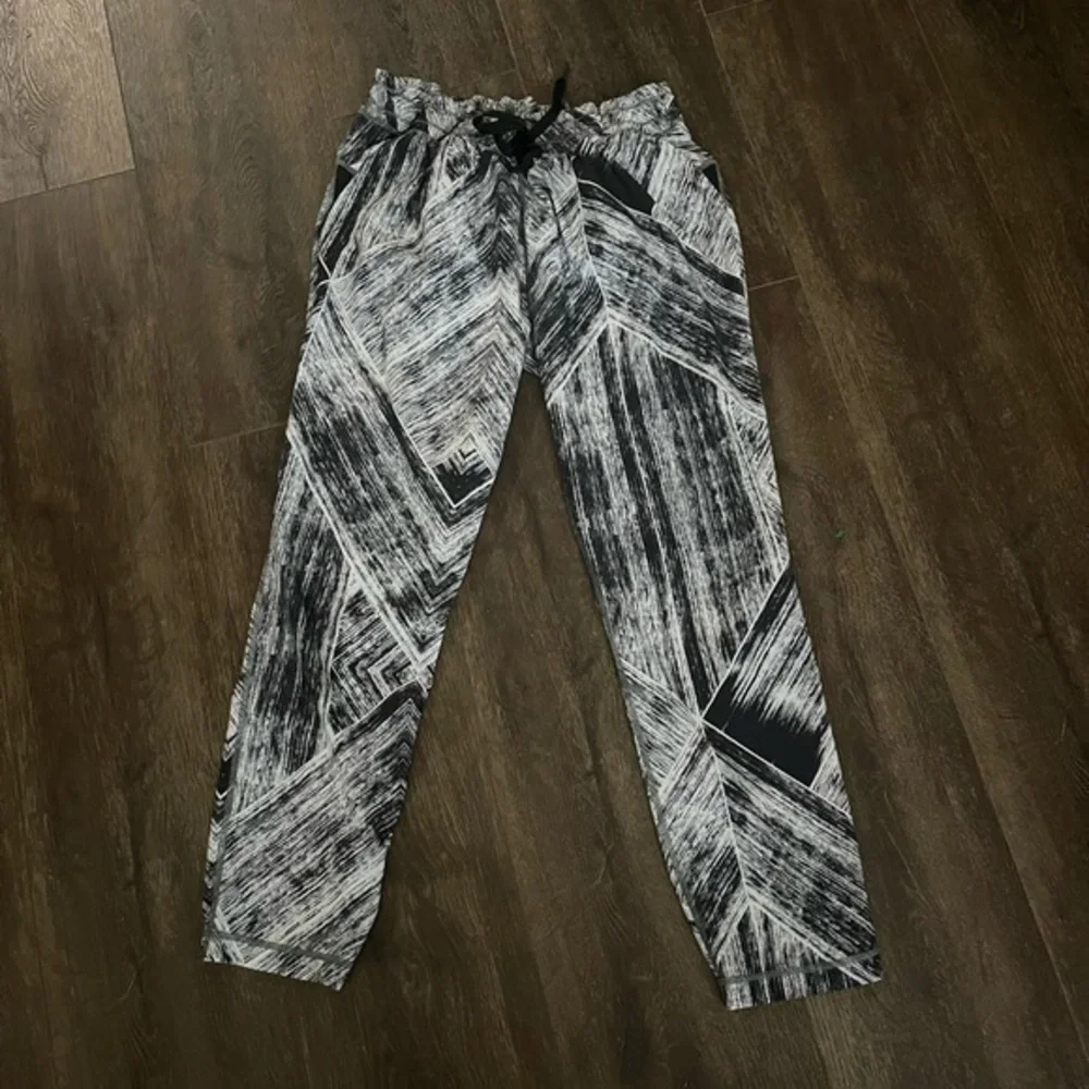 Lululemon ‎ Namaskar Pant II Heat Wave 10 - Picture 3 of 4